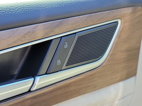 New 2026 Volkswagen Atlas SE image 14