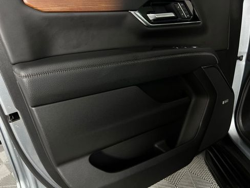 Used 2025 GMC Yukon Denali image 26