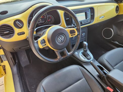 Used 2015 Volkswagen Beetle 1.8T FWD image 25