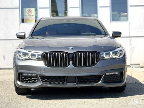 Used 2019 BMW 740i w/ Executive Package RWD image 2