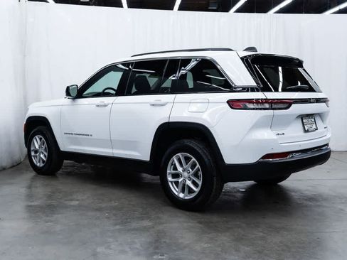 Used 2023 Jeep Grand Cherokee Laredo X AWD/4WD image 4