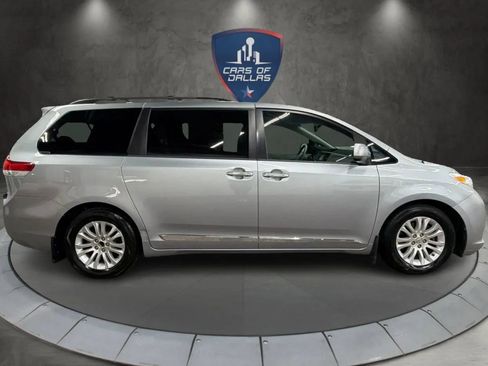 Used 2013 Toyota Sienna XLE w/ Entertainment Pkg image 6