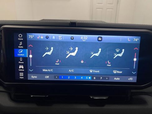 Used 2025 Jeep Wrangler Unlimited Sahara AWD/4WD image 43