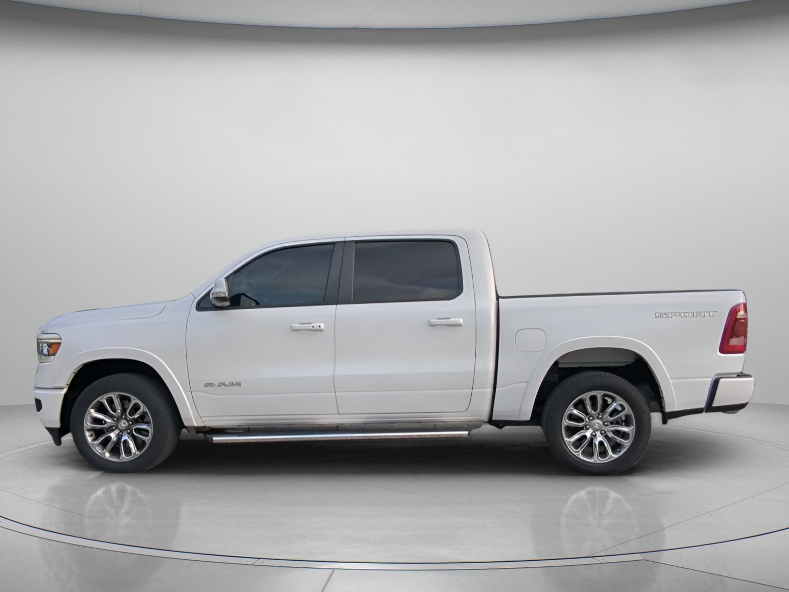 Used 2022 RAM 1500 Laramie w/ Sport Appearance Package AWD/4WD image 18