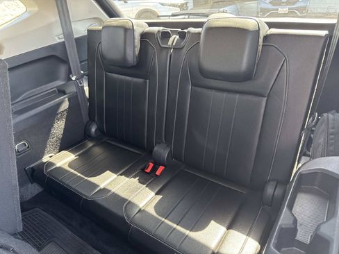 Certified 2024 Volkswagen Tiguan SE FWD image 27