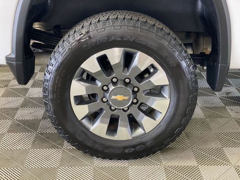 Used 2024 Chevrolet Silverado 2500 Custom w/ Custom Value Package AWD/4WD image 38