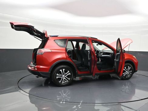 Used 2017 Toyota RAV4 LE image 34