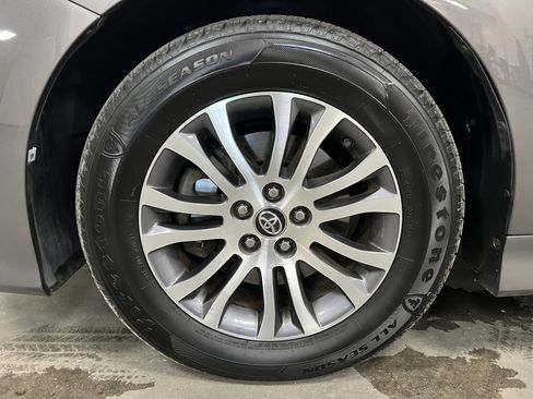 Used 2019 Toyota Sienna XLE image 16