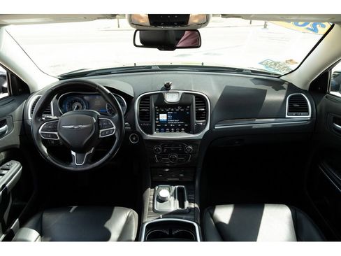 Used 2022 Chrysler 300 Touring L w/ Safetytec Plus Group RWD image 31
