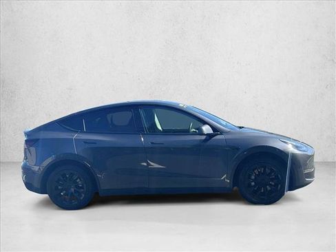 Used 2024 Tesla Model Y Long Range AWD/4WD image 4
