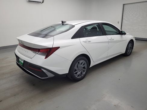 Used 2024 Hyundai Elantra SEL FWD image 10