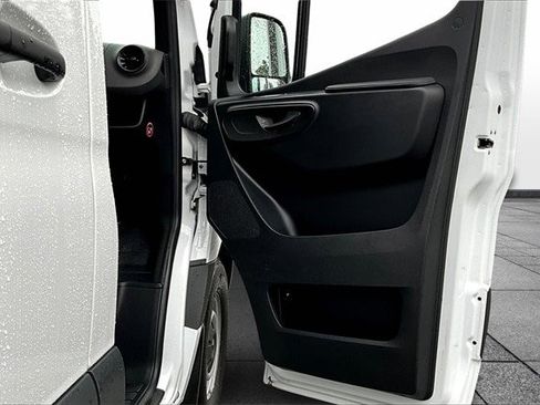Used 2025 Mercedes-Benz Sprinter 2500 image 29