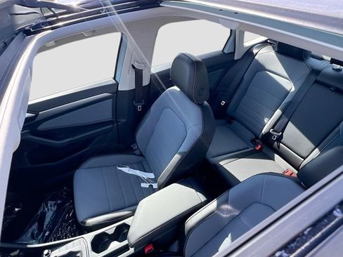 New 2025 Volkswagen Jetta SE FWD image 21