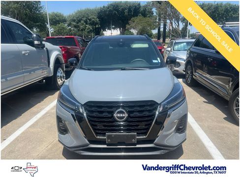 Used 2023 Nissan Kicks SR FWD image 3