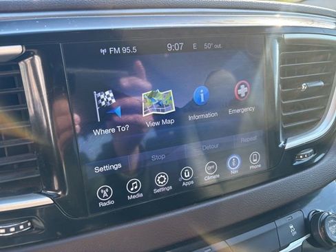 Used 2017 Chrysler Pacifica Touring w/ Tire & Wheel Group FWD image 22