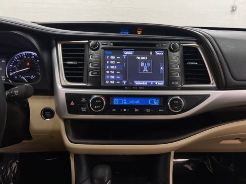 Used 2019 Toyota Highlander XLE FWD image 20