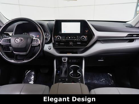 Used 2023 Toyota Highlander XLE image 14