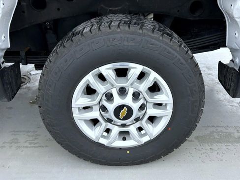 Used 2025 Chevrolet Silverado 2500 LT w/ Convenience Package AWD/4WD image 22