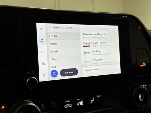 Used 2023 Toyota Highlander XLE image 13