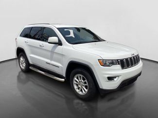 Used 2018 Jeep Grand Cherokee Laredo AWD/4WD video 3