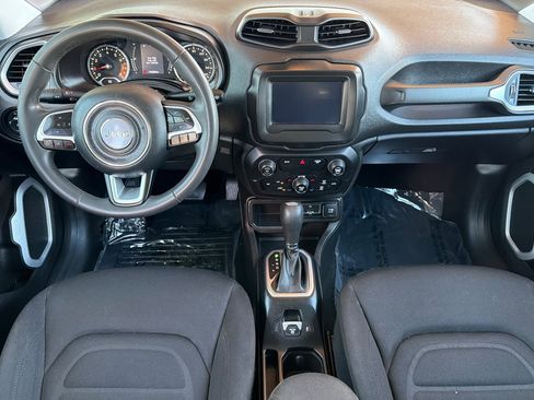 Used 2019 Jeep Renegade Latitude FWD image 14