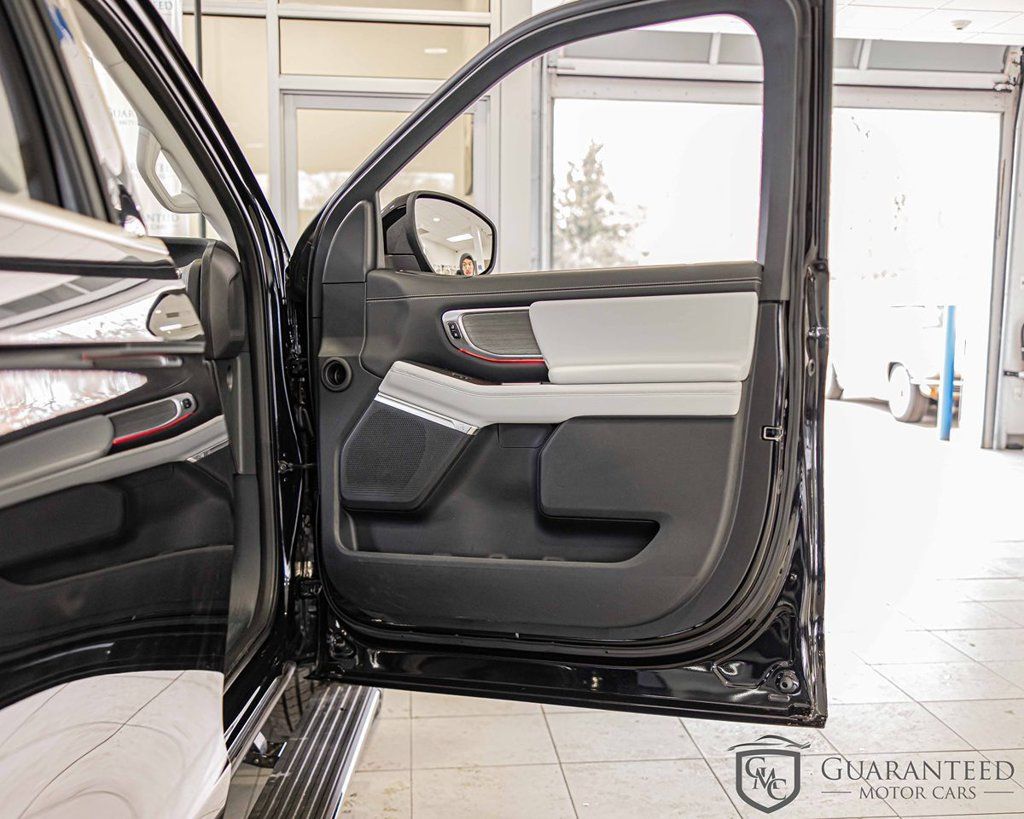 Used 2025 Ford Expedition Platinum AWD/4WD image 42