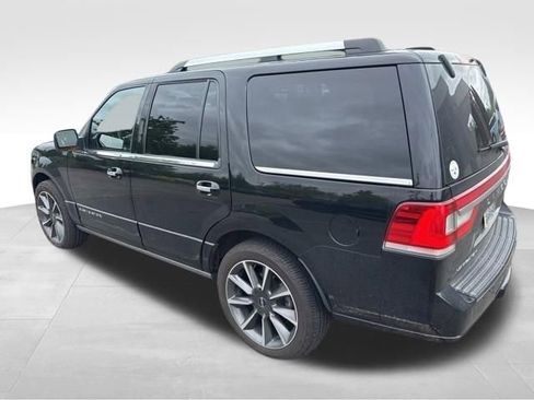 Used 2017 Lincoln Navigator Reserve AWD/4WD image 2