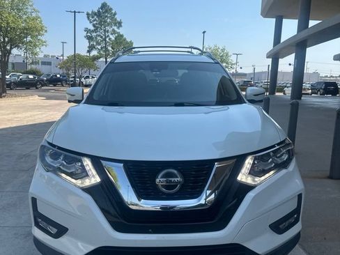 Used 2019 Nissan Rogue SL w/ Premium Package FWD image 2