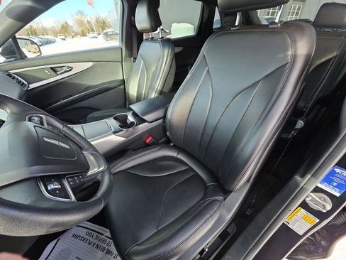 Used 2019 Lincoln Nautilus Premier image 11