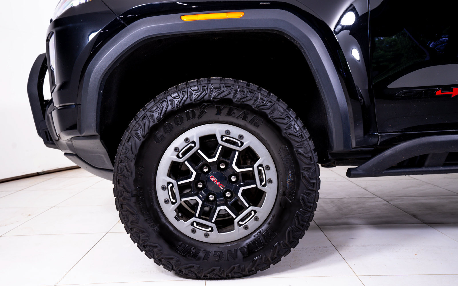 Used 2023 GMC Canyon AT4X w/ Edition 1 AWD/4WD image 10