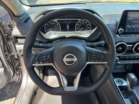 Used 2025 Nissan Sentra SV FWD image 25