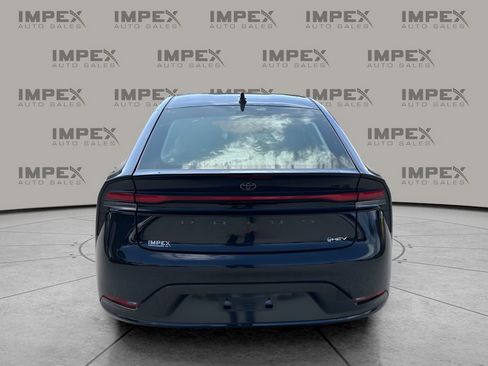 Used 2025 Toyota Prius XLE image 4