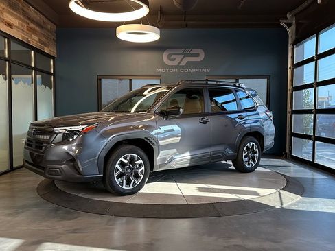 Used 2025 Subaru Forester AWD/4WD image 7
