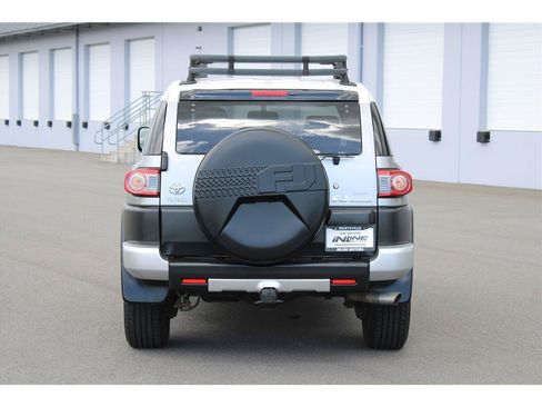 Used 2012 Toyota FJ Cruiser 4WD w/ Convenience Pkg image 3