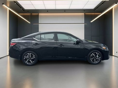 Used 2024 Nissan Sentra SV FWD image 7