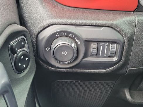 Used 2021 Jeep Wrangler Unlimited Rubicon AWD/4WD image 18