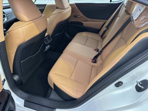 New 2025 Lexus ES 350 w/ Premium Package image 13