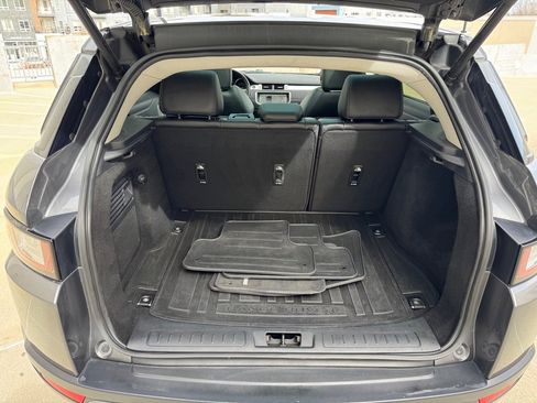 Used 2017 Land Rover Range Rover Evoque SE image 24