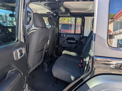 Used 2018 Jeep Wrangler Unlimited Sport S AWD/4WD image 8