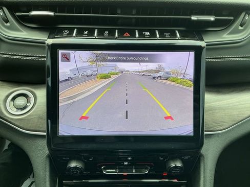 Used 2024 Jeep Grand Cherokee Limited RWD image 24