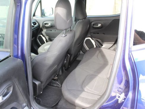 Used 2018 Jeep Renegade Latitude FWD image 17