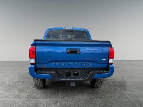 Certified 2017 Toyota Tacoma TRD Sport w/ Premium & Technology Package AWD/4WD image 4