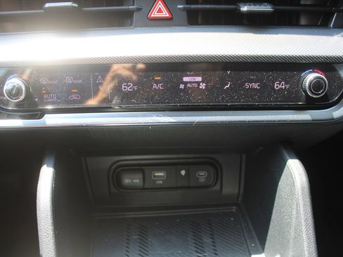 Certified 2025 Kia Sportage SX FWD image 43