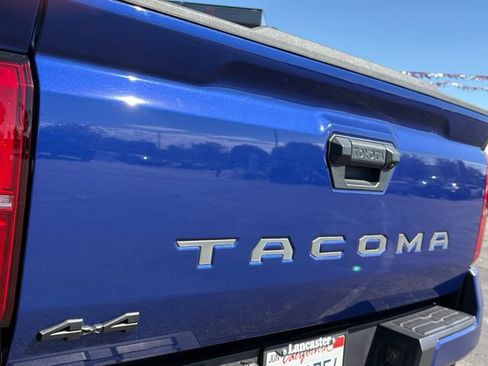 Certified 2025 Toyota Tacoma SR5 AWD/4WD image 25