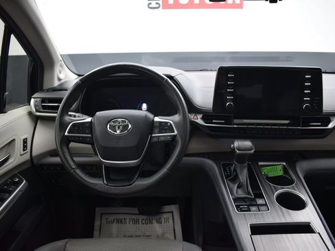 Used 2024 Toyota Sienna Limited AWD/4WD image 19