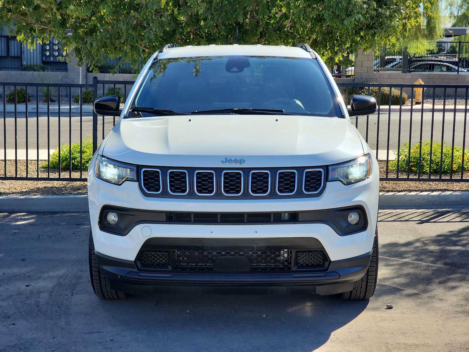 Used 2024 Jeep Compass Latitude AWD/4WD image 3