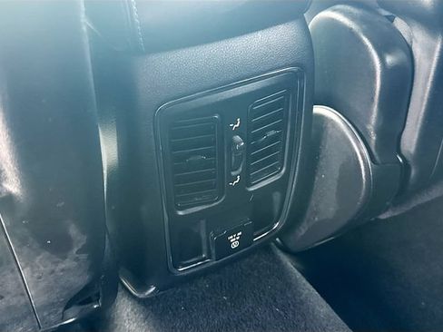 Used 2019 Jeep Grand Cherokee Laredo AWD/4WD image 33