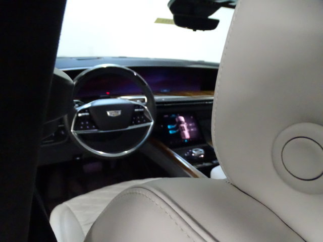 Used 2025 Cadillac Escalade ESV Sport Platinum AWD/4WD image 6