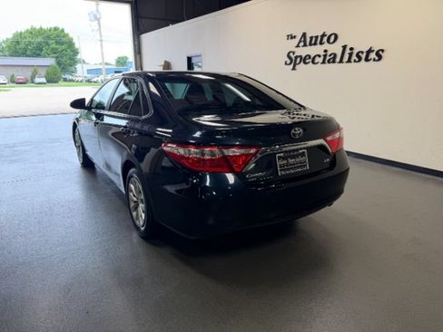 Used 2016 Toyota Camry LE FWD image 3