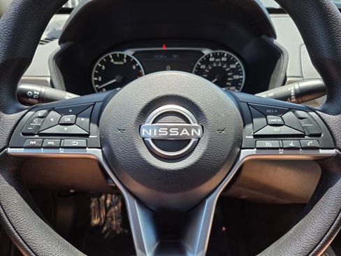 Used 2024 Nissan Altima 2.5 SV FWD image 30
